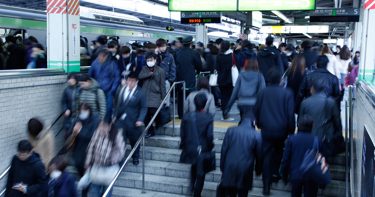 通勤電車の混雑度、高度成長期は想像を絶する地獄だった!