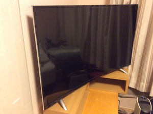 「ジェネリック家電」の48インチの曲面テレビ