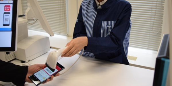スマホ決済サービスは日本では普及しない