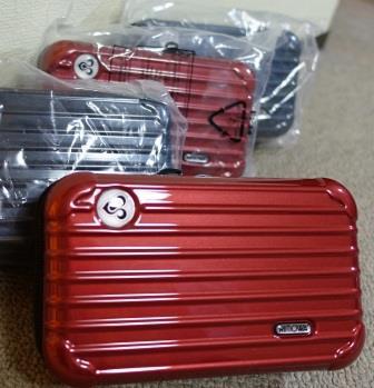 リモワ社製のミニケース入りアメニティグッズ