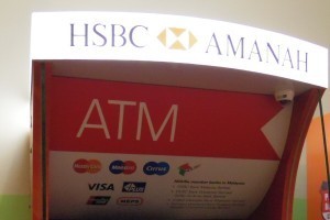 「Cirrus」のマークが付いたATM