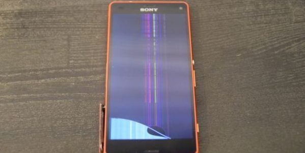 スマートフォンの画面が割れたときの対処法