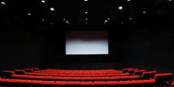 「ラグジュアリーカード」なら映画鑑賞が無料