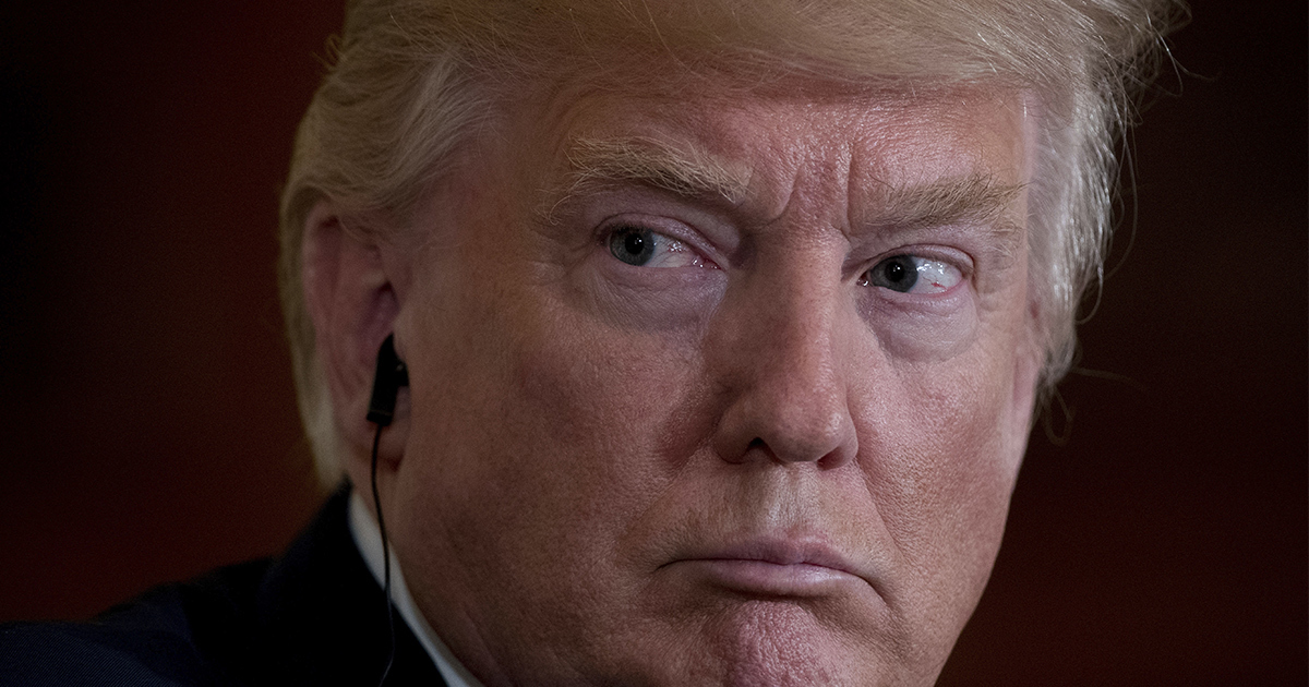 トランプは大恩人のFBI長官解任で二度、墓穴を掘った
