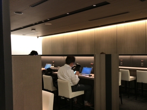 プレミアムラウンジ セントレアのカウンター席