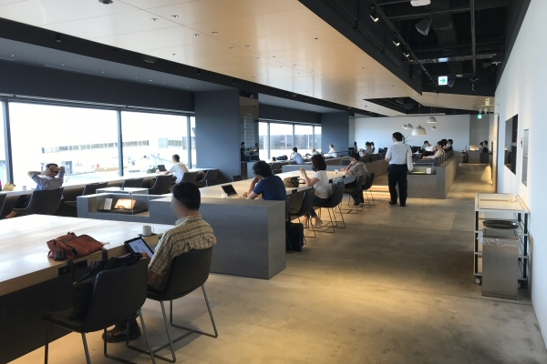 「POWER LOUNGE NORTH」の内観