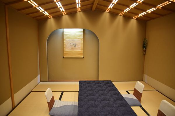 「魚三楼」の個室「芙蓉」