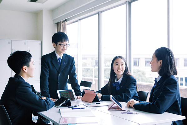 「君はどう思う?」という問い掛けから始まる「相互通行型授業」