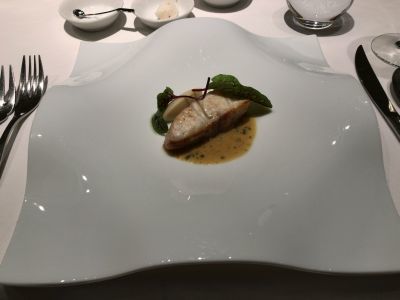 「FURUYA augastronome」の「大分県産地鳥卵”蘭王”の64℃44分火入れ 赤ワインソーストリュフの香り」