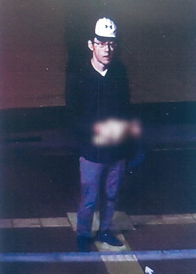 事件後、大阪府警が公開した犯人と疑われる人物の画像