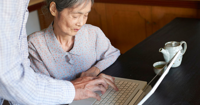 耳が遠くなった高齢の母親と同居する50代息子の悩みとは