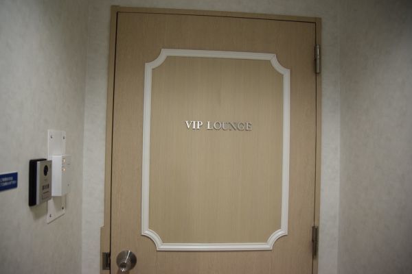 「VIP LOUNGE」の表記
