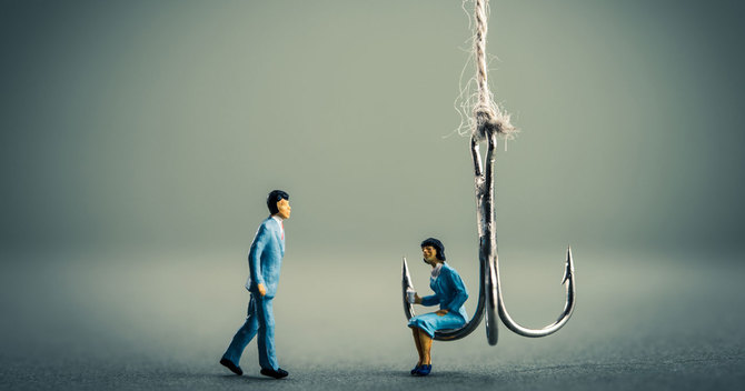 妻が仕掛けた「ハニートラップ」にハマってしまった、とある男性のエピソードを紹介します。
