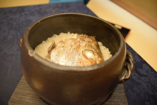 「魚三楼」の料理「鯛飯」