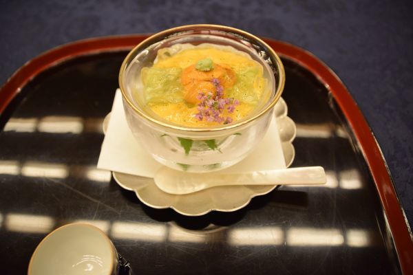 「魚三楼」の料理「雲丹とキュウリのジュレ」