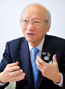 八雲学園中学校・高等学校
近藤彰郎理事長・校長