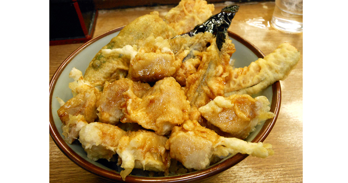 旨い、安い、デカい! 粋な横浜橋通商店街の元気な天丼屋が、味と値段だけでなく、何よりも量にこだわる理由