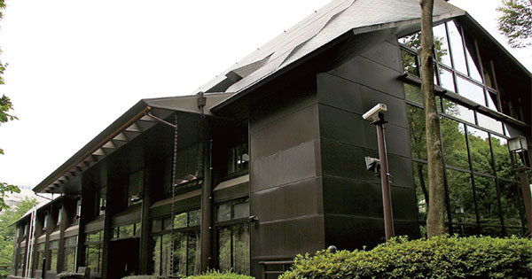 神社本庁幹部が庁舎で飲酒し部下に暴行、退職者続々で組織的危機