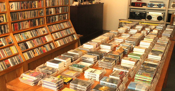 カセットテープ・アナログレコード専門店「waltz」(東京・中目黒)の店内