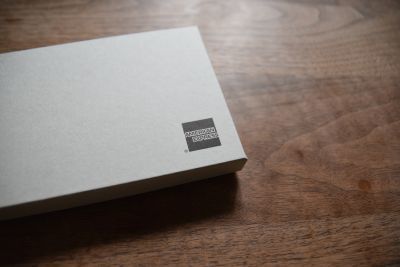 「アメリカン・エキスプレス・インターナショナル」から届いた箱