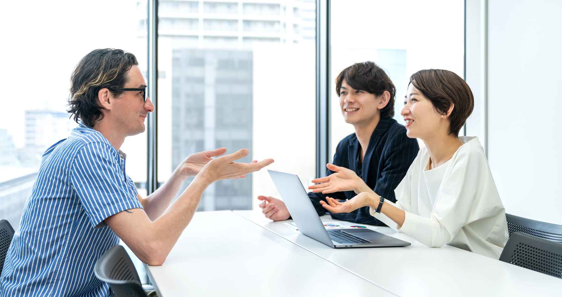 英会話の「気まずい沈黙」とさようなら。「疑問音読」でトレーニング!