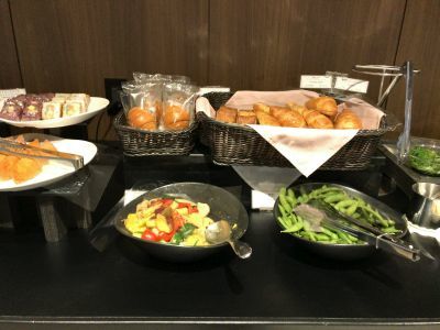 「TIAT LOUNGE」の軽食
