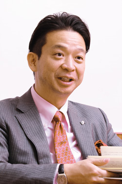《高橋恭介プロフィール》
株式会社あしたのチーム代表取締役社長。大学卒業後、興銀リース株式会社、プリモ・ジャパン株式会社を経て、2008年株式会社あしたのチームを設立。現在、国内外25拠点を構え、急成長を遂げている。