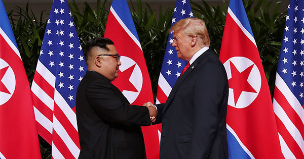 トランプ米大統領(右)と北朝鮮の金正恩・朝鮮労働党委員長(左) トランプ米大統領(右)と北朝鮮の金正恩・朝鮮労働党委員長(左)