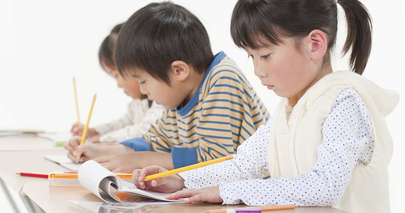 子ども4人全員を東大理三に入れた母親が教える「公文式で国語と算数だけ続けさせたワケ」 東大理三に3男1女を合格させた母親が教える 東大に入るお金と時間の使い方  ダイヤモンド・オンライン