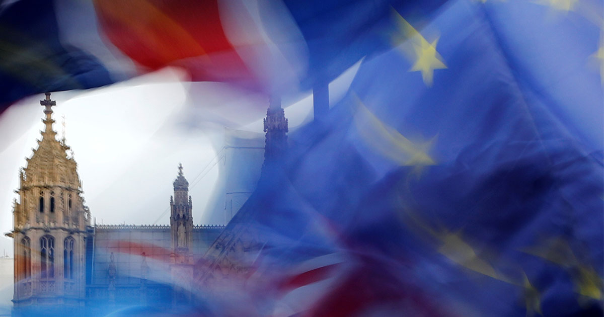 英国のEU離脱劇、首相に残された「3つの選択肢」