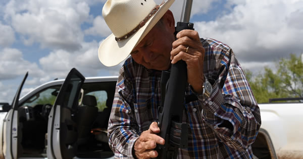 テキサスに変化か、銃規制強化訴える民主候補が現職猛追