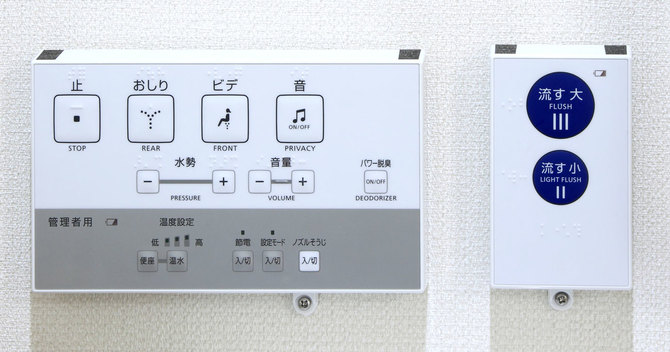 女性用トイレに比べると、男性用トイレの擬音機設置率は低いようです。