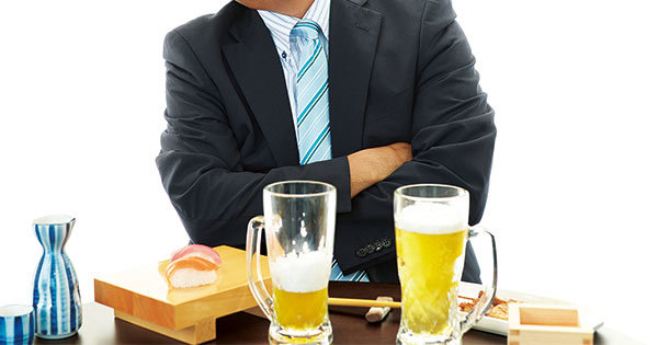 お酒を飲むサラリーマン