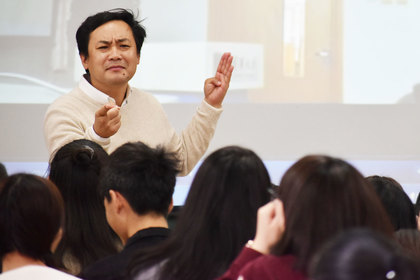 中国の若者を惹き付ける「カリスマ日本語教師」の熱血人生