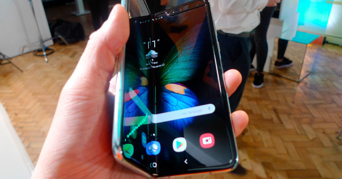 サムスンの折りたたみスマホ「ギャラクシー フォールド」