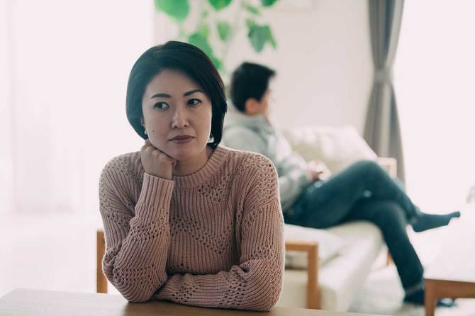 離婚がちらつく熟年夫婦イメージ