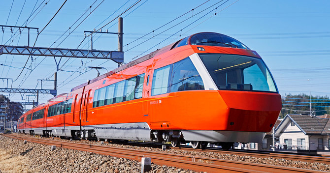 小田急のロマンスカー70000形「GSE」