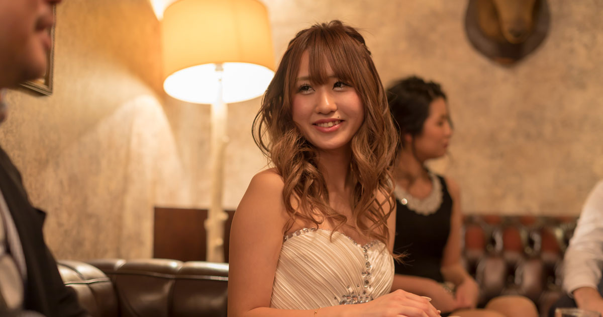 副業でキャバ嬢したら取引先・上司バレ!女子社員に下された処分