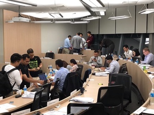 シンガポール国立大学・EMBAコースでの授業後風景