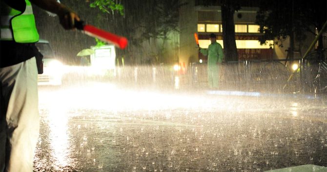 豪雨が来たらいつ逃げる?未曽有の災害から命を守る「コンサル的思考法」