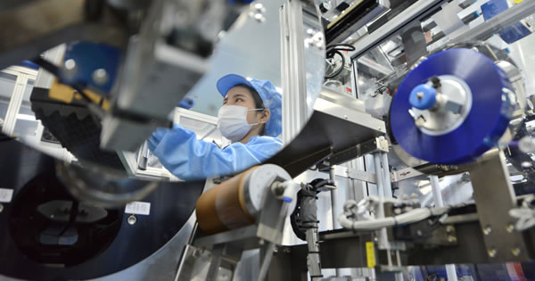 政府主導の中国EV開発、群雄割拠から「淘汰の時代」へ