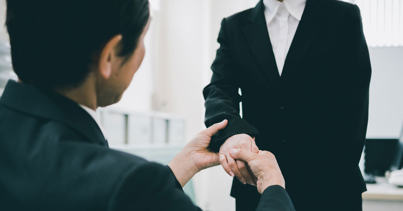 「彼氏いるの?」女性社員へのセクハラがなくならない理由