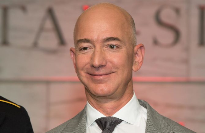 脅迫された米アマゾン・ベゾスCEOの「反撃」が全米の話題に