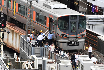 大地震に電車の中で遭ったら?知っておくべき乗客の心得