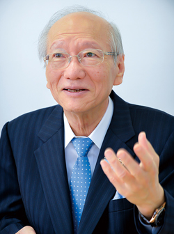 八雲学園中学校高等学校
近藤彰郎理事長・校長